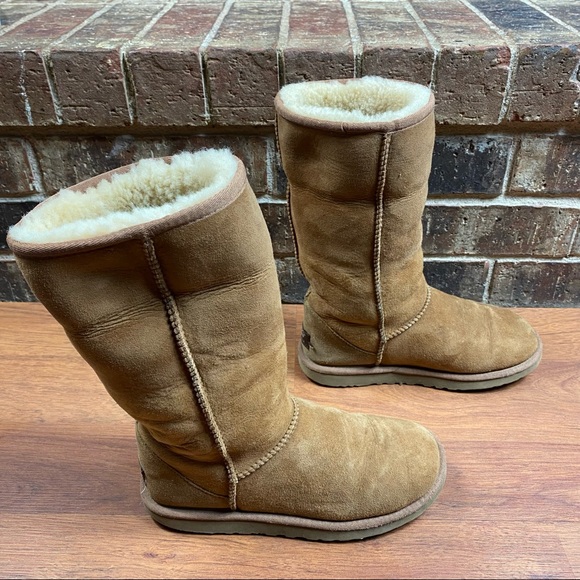 UGG Australia S/N 5815 Leather Genuine Sheepskin Classic Tall Winter Boots   Siz - Picture 3 of 9